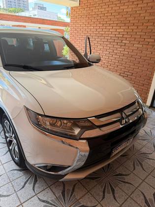 MITSUBISHI OUTLANDER 2.0 COMFORT 16V GASOLINA 4P AUTOMÁTICO MITSUBISHI OUTLANDER 2.0 COMFORT 16V GASOLINA 4P AUTOMÁTICO